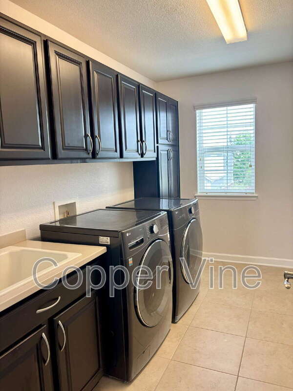 Building Photo - 3266 Yale Dr