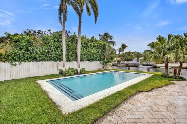 Building Photo - 12478 N Bayshore Dr