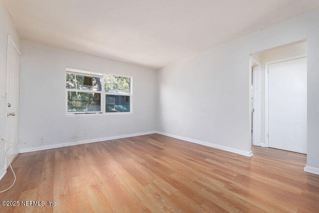 Building Photo - 239 E 16th St