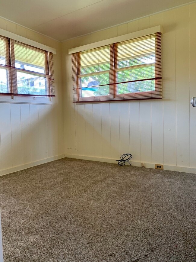 Building Photo - Charming Singe Family Home 3/1/2 with Spacious & Fenced Yard