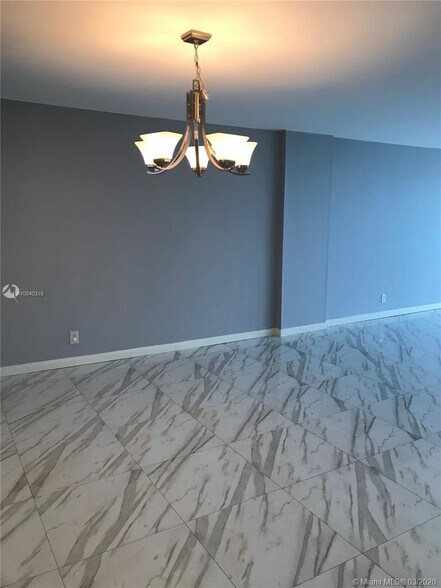 Building Photo - 2201 S Ocean Dr