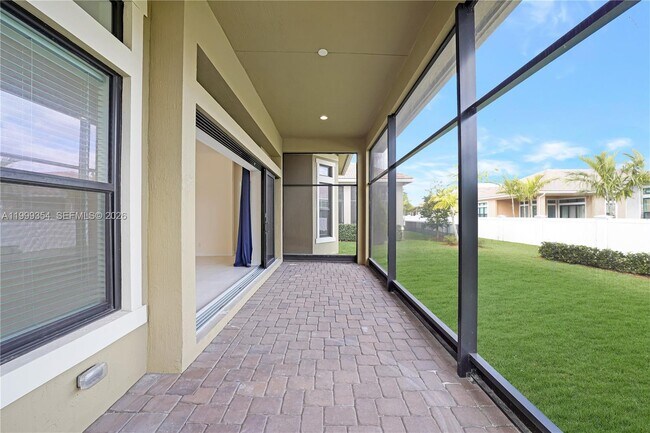 Building Photo - 11815 Leon Cir N