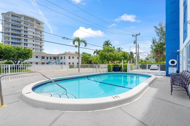 Building Photo - 550 Bayshore Dr