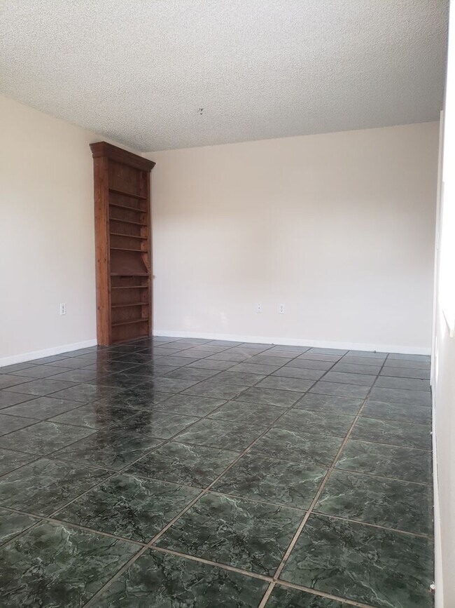 Building Photo - 329 7th St SW