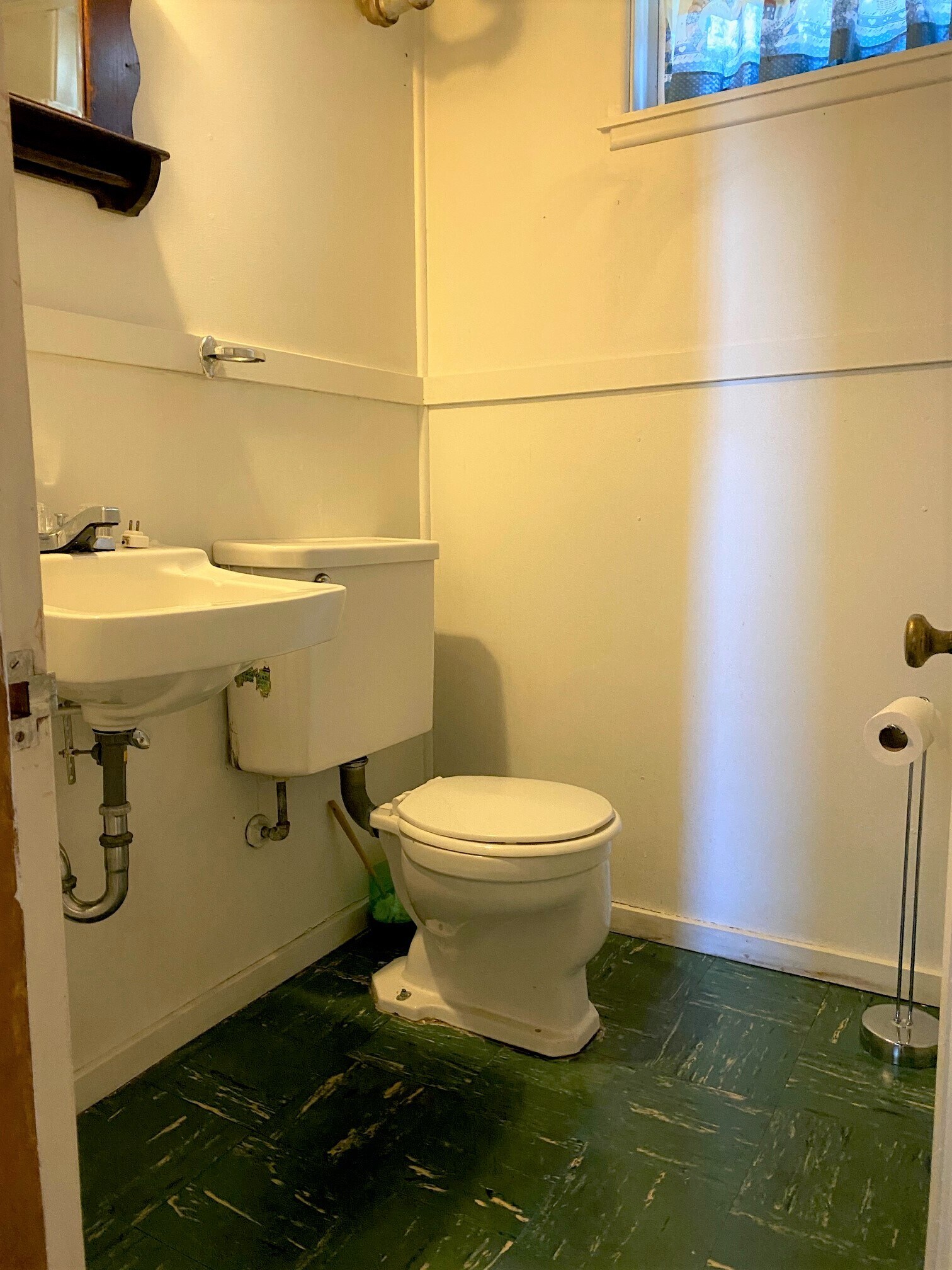 LL 1/2 Bath - 2802 Union St