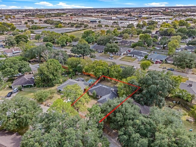 Building Photo - 11111 Longcommon Dr