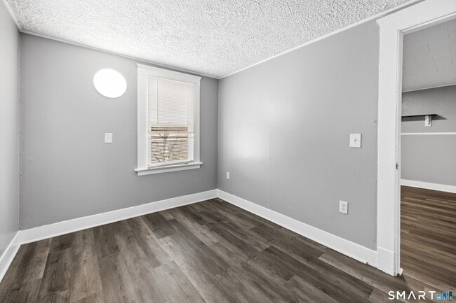 Building Photo - 62 Edgewood Rd