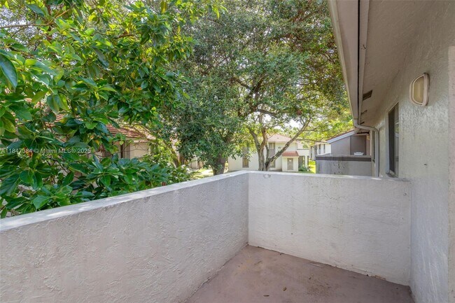 Building Photo - 3229 Coral Lake Dr