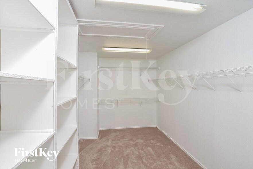 Building Photo - 6122 Kenedy Leaf