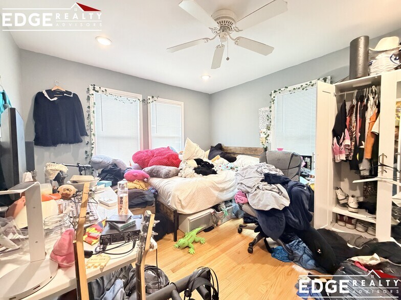 Building Photo - 5 Weitz St