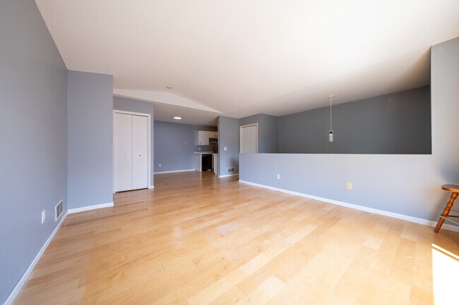 Building Photo - 624 McIntosh Ct