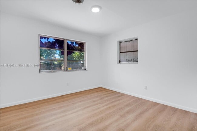 Building Photo - 4210 SW 20th St
