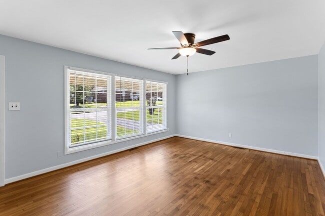 Building Photo - 4-Bed, 2-Bath Home with Fenced Yard in Win...