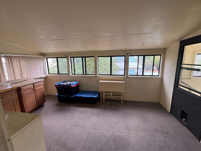 Building Photo - Spacious 3 bedroom, 2 bathroom home in Lander