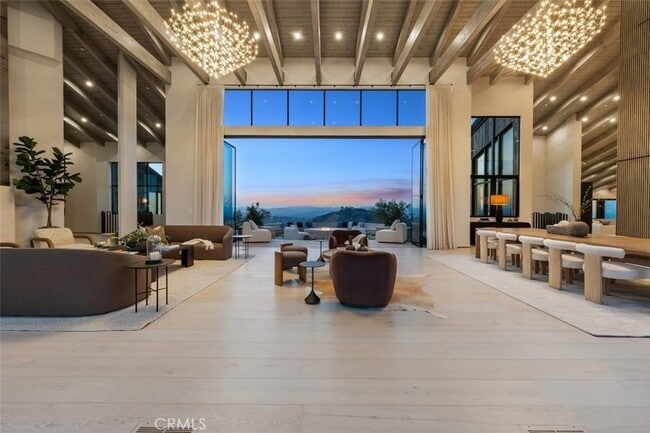 Building Photo - 3121 Old Topanga Canyon Rd
