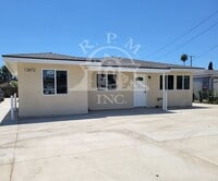 Building Photo - Modern 3 Bedroom Front House
