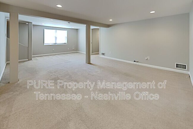 Building Photo - 573 Whispering Hills Dr