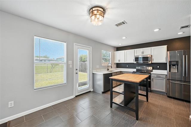 Building Photo - 1631 Seabreeze Dr