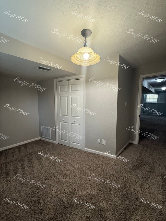 Building Photo - 1354 S Brentwood Dr