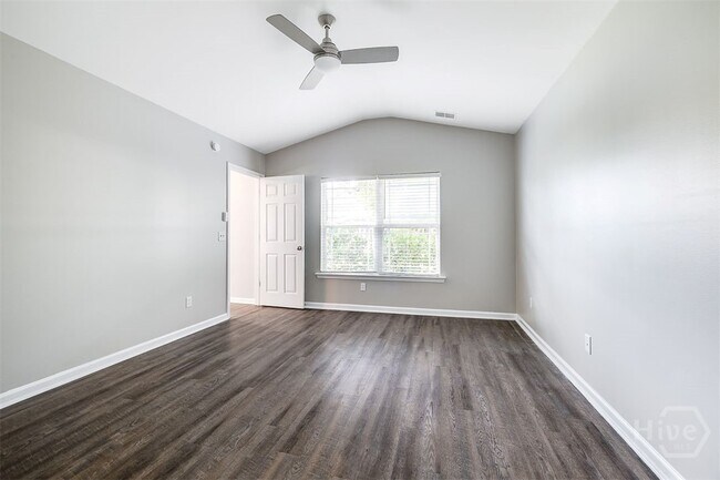 Building Photo - 6 Spg Lk Cir
