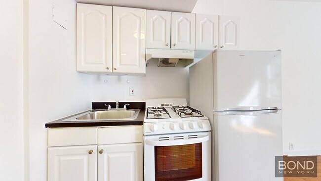 Building Photo - 257 E 61st St