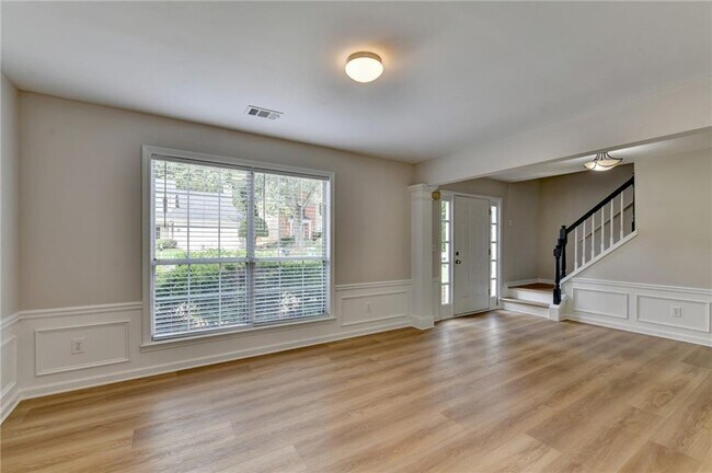Building Photo - 340 Waddington Trail