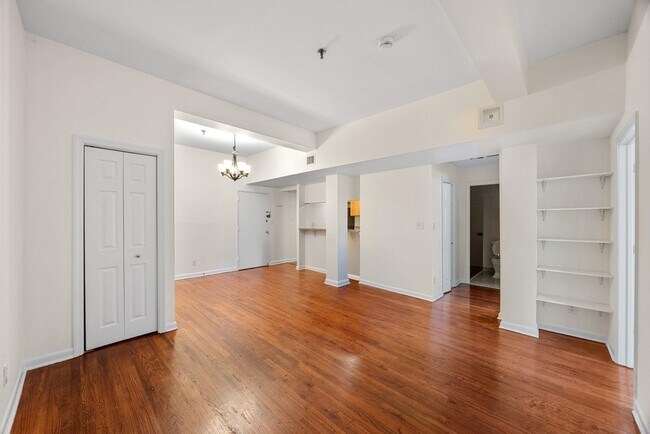 Building Photo - 227 Christopher Columbus Dr