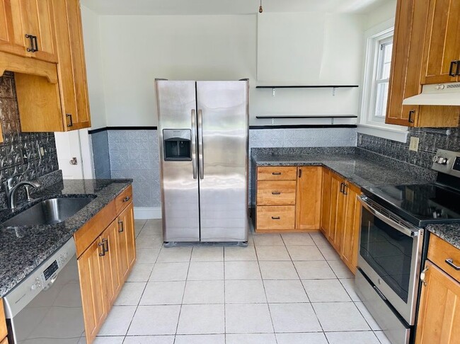 Building Photo - 1258 Girard Ave