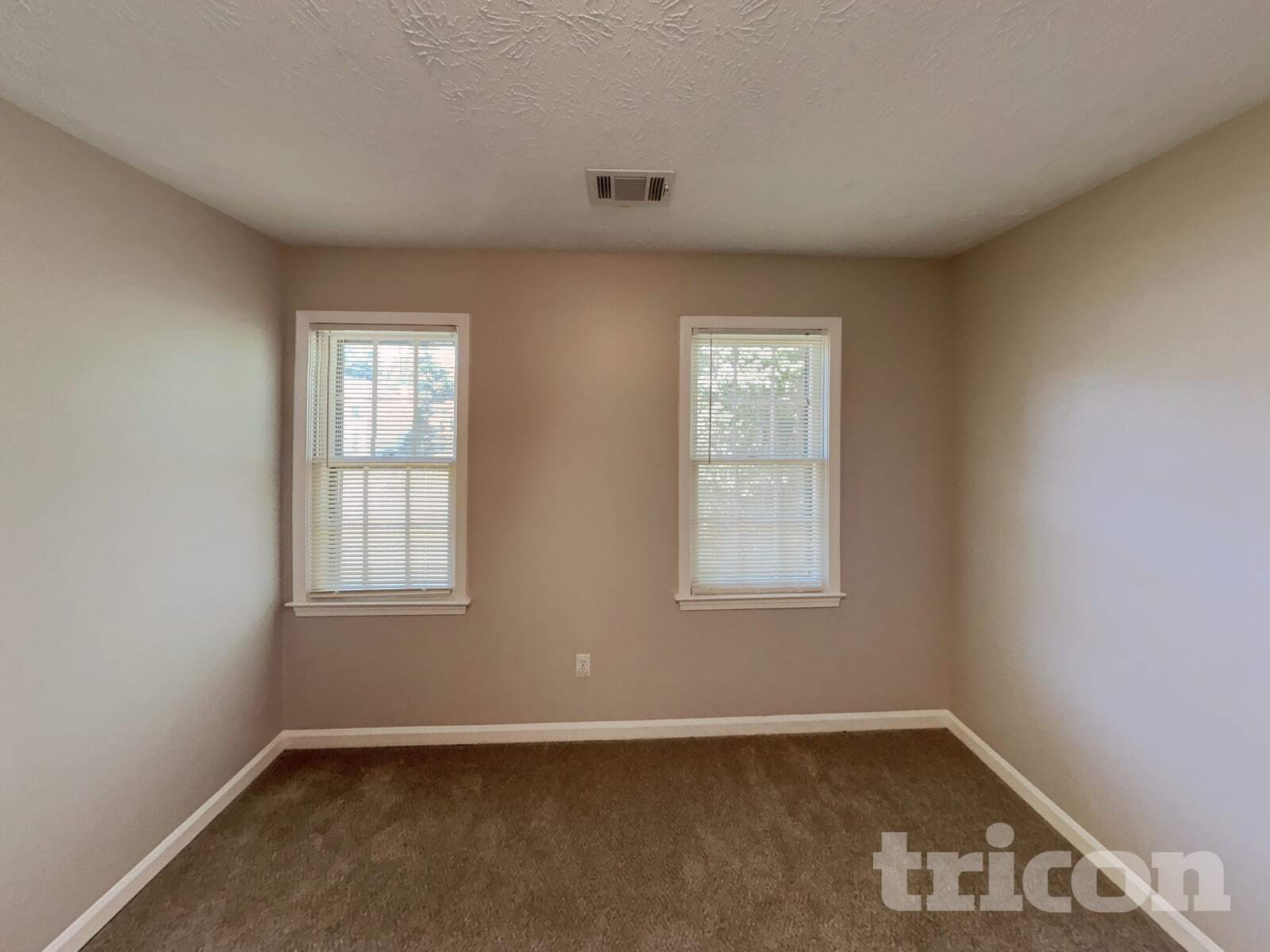 Building Photo - 1496 Oak Springs Dr