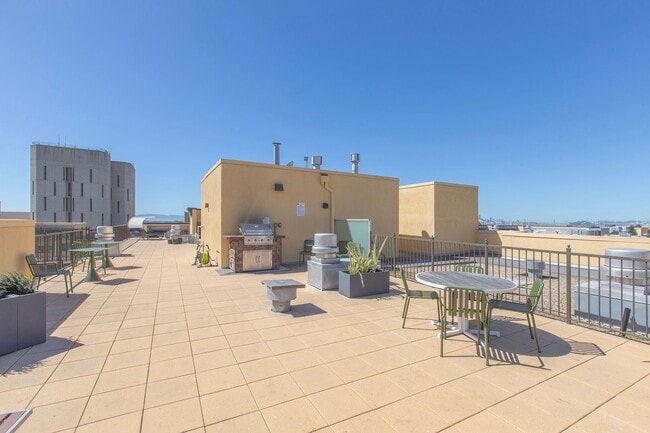 Building Photo - Great natural light in a large condo near ...