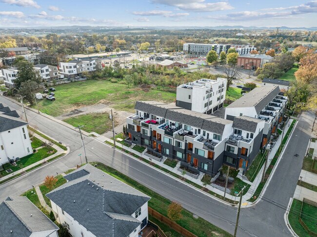 Building Photo - 2135 24th Ave N