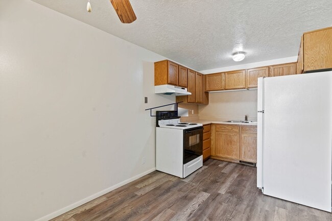 Building Photo - 350 E