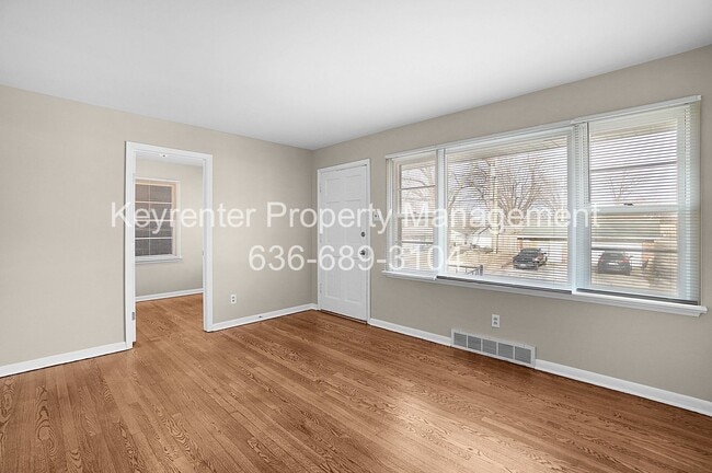 Building Photo - COMING SOON!! Charming 3-Bedroom Home in a Prime Saint Charles Location!