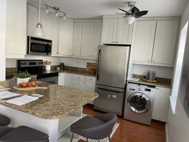 Building Photo - 7036 Strathmore St