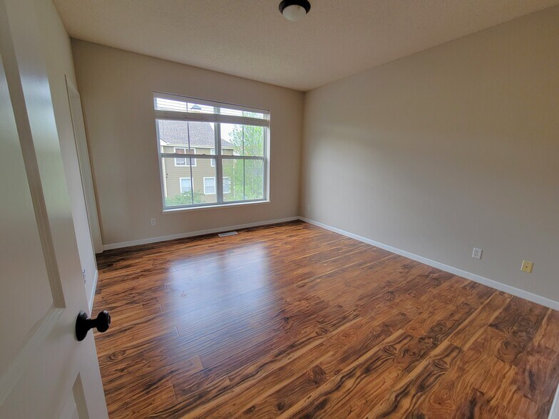 Building Photo - 10266 Bleeker St