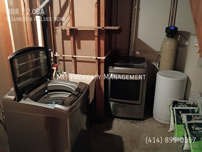 Building Photo - W249N7958 Hillside Rd