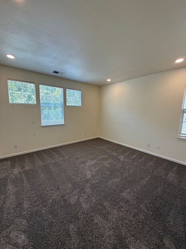 Building Photo - Three Bedroom/ 3 Bathroom Home for Rent in Rincon Valley!!!