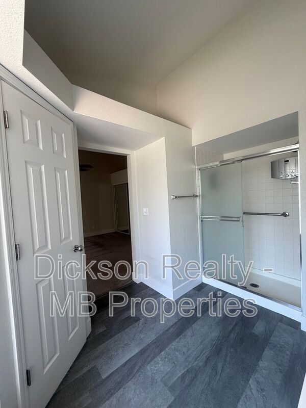 Building Photo - 994 Wheatland Ct