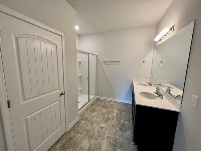 Building Photo - 3 Bed 2 Bath in Lebanon, Like New Home in Woodbridge Glen!