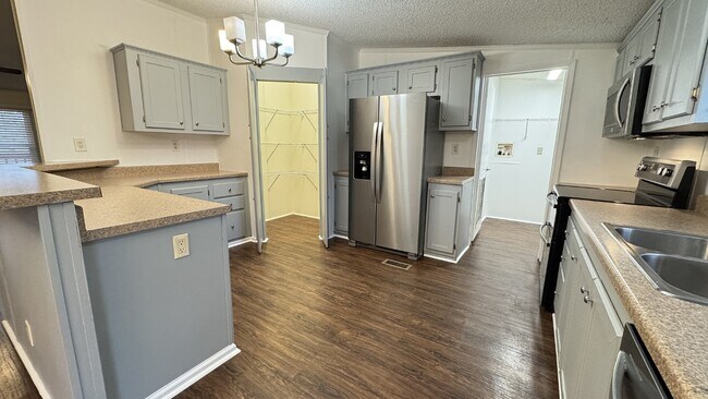 Building Photo - 122 Curtis Rd