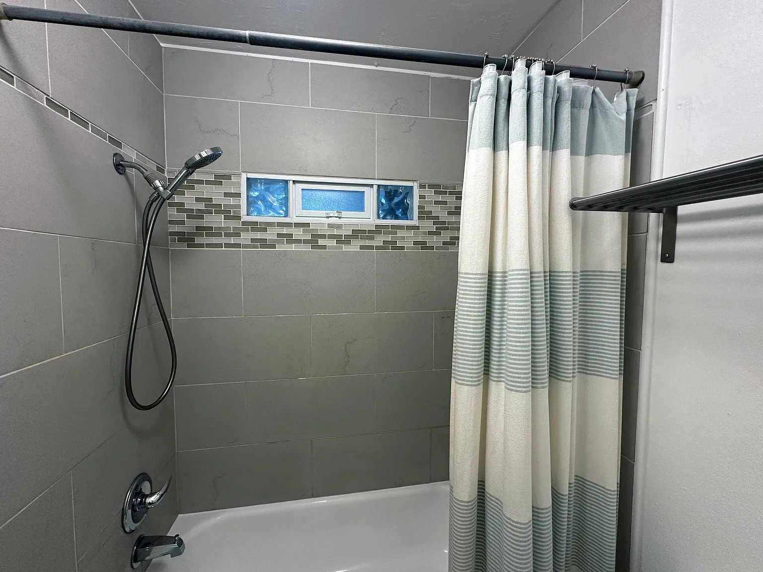 Building Photo - 1895 Alpine Ave.