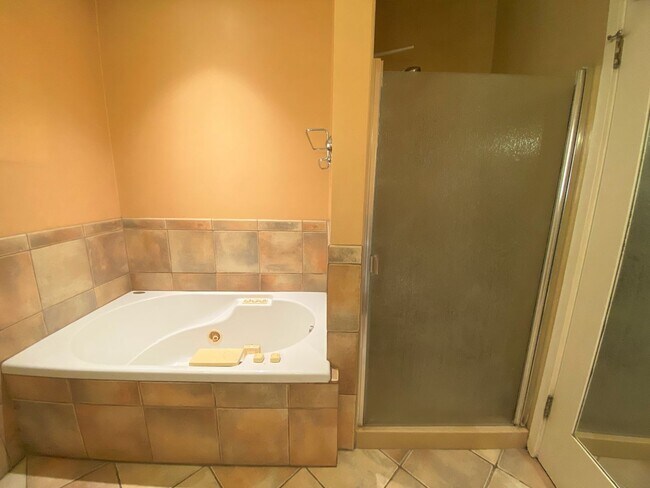 Building Photo - CHARMING! BACKYARD OASIS! REAL HARDWOOD FLOORS! FULL SIZED WASHER/DRYER! OFF OF ADAMS AVE!