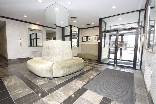 Building Photo - 2101 Chestnut St