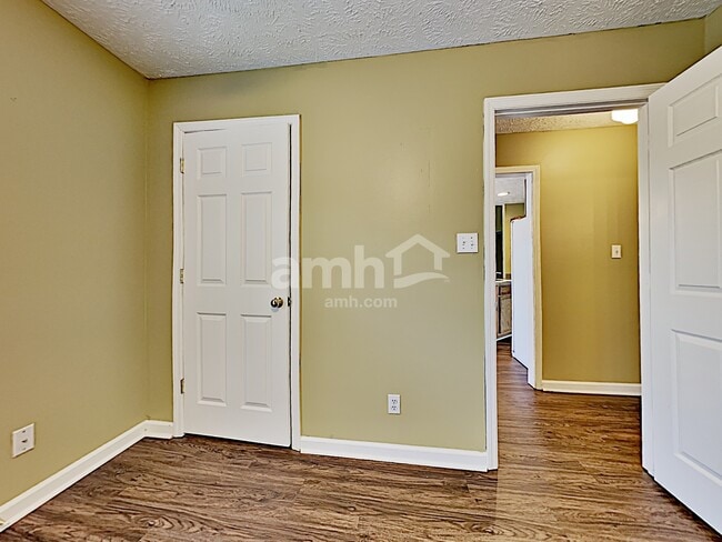 Building Photo - 1423 Newbury Ln