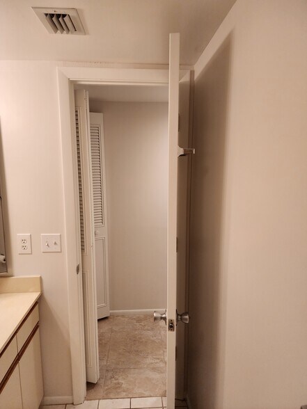 Building Photo - 28 Plantation Dr