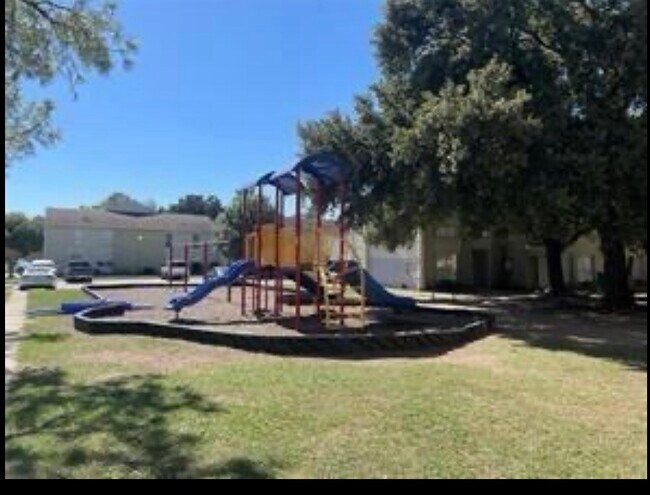 Building Photo - 6200 W Tidwell Rd