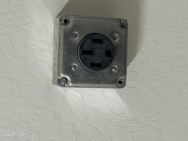 Building Photo - 13209 W Roy Rogers Rd