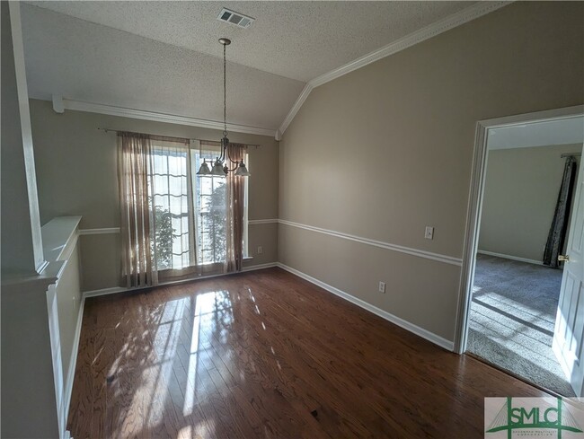 Building Photo - 550 Laurenburg Dr