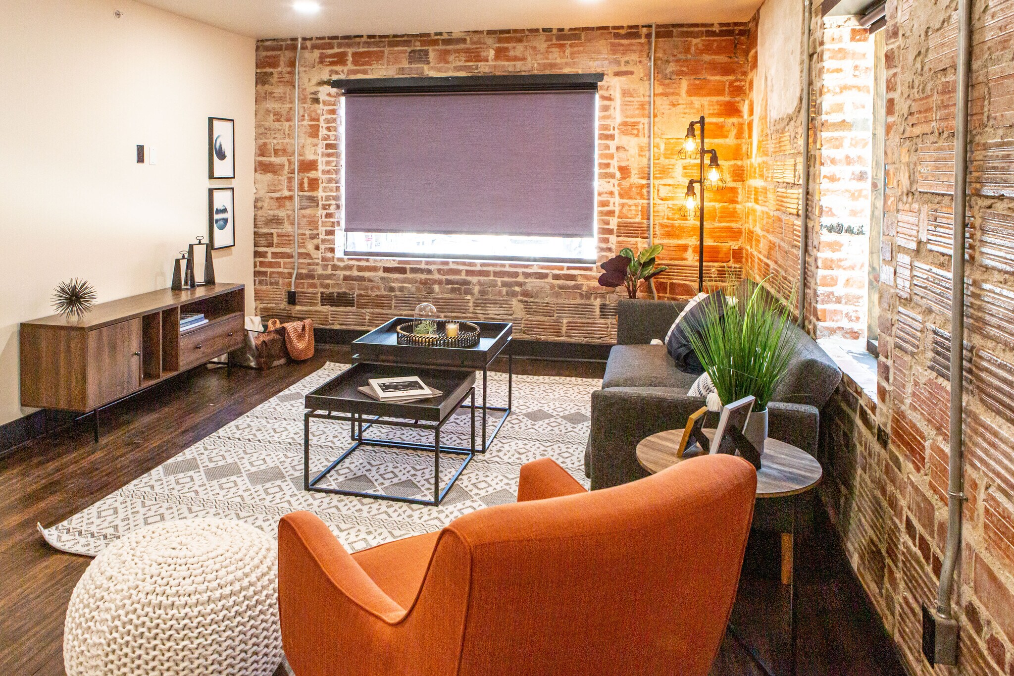 Building Photo - 144 E 21st St