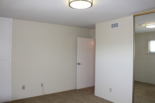 Building Photo - 5854 Mott St